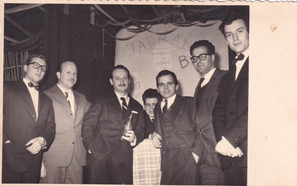 kdo kje kdaj 245