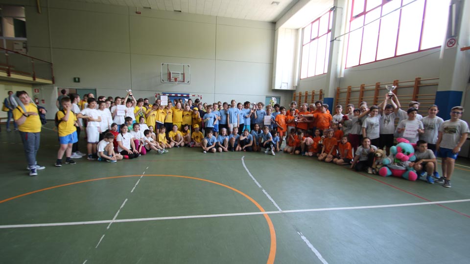 Zgonik (Trst) - šolski šport - med dvema ognjema