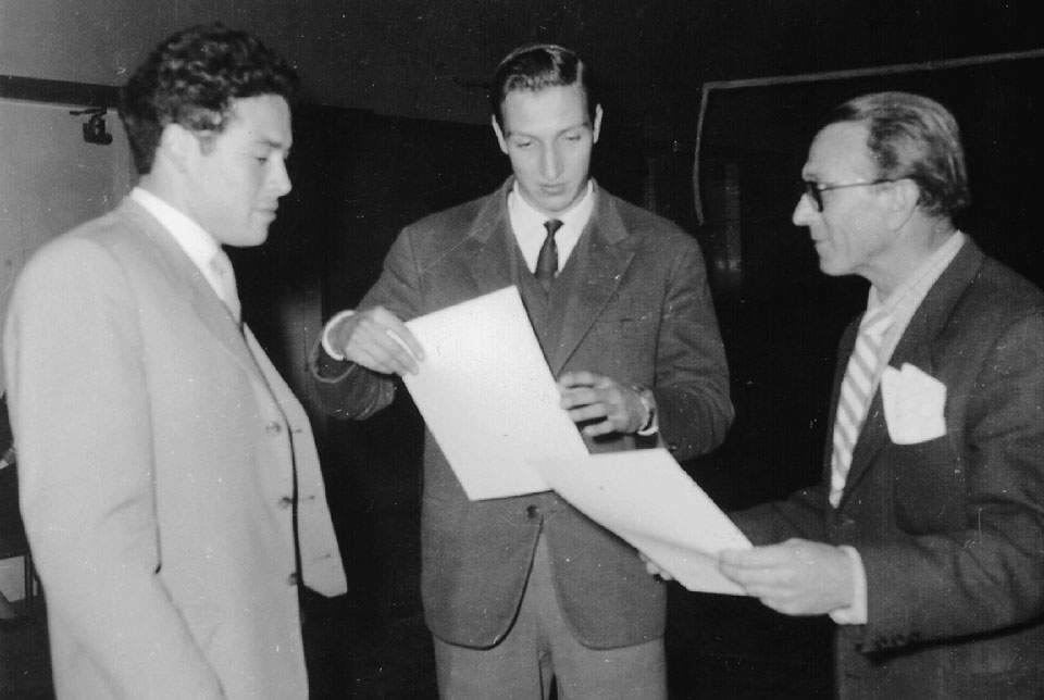 1959 - Predsednik ŠZ Bor Jože Cesar (desno) izroča Uču Jurkiču in Adrianu Pavlici diplomi