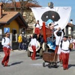 Pustni sprevod: ogromno ljudi (in športnikov) tudi v Sovodnjah