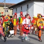 Pustni sprevod: ogromno ljudi (in športnikov) tudi v Sovodnjah