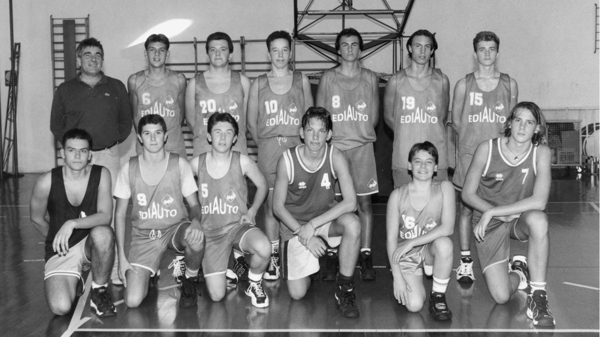 1997/98, Bor kadeti; stoje od leve: trener Lucio Martini, Dimitri Smilovich, Martin Scarcia, Denis Cossutta, Riccardo Gaburro, Emanuel Lovriha, Saša Krčalić; kleče Devan Santi, Niko Štokelj, Igor Pison, Danilo Bosari, Peter Verč, Boštjan Romano