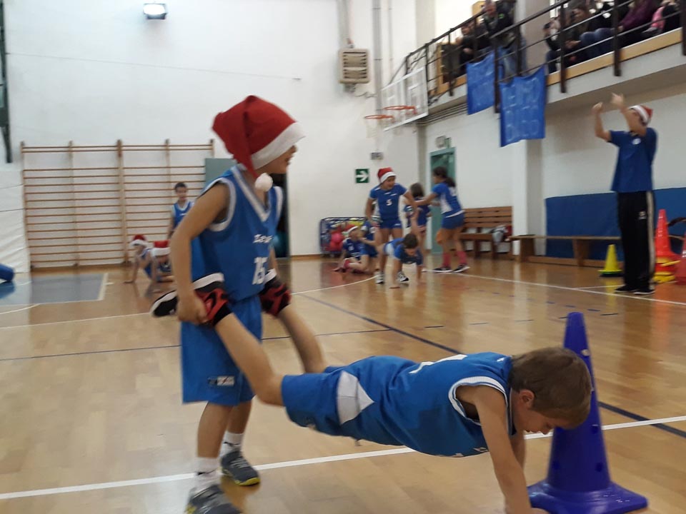 Božičnica Bregove košarkarske in odbojkarske sekcije