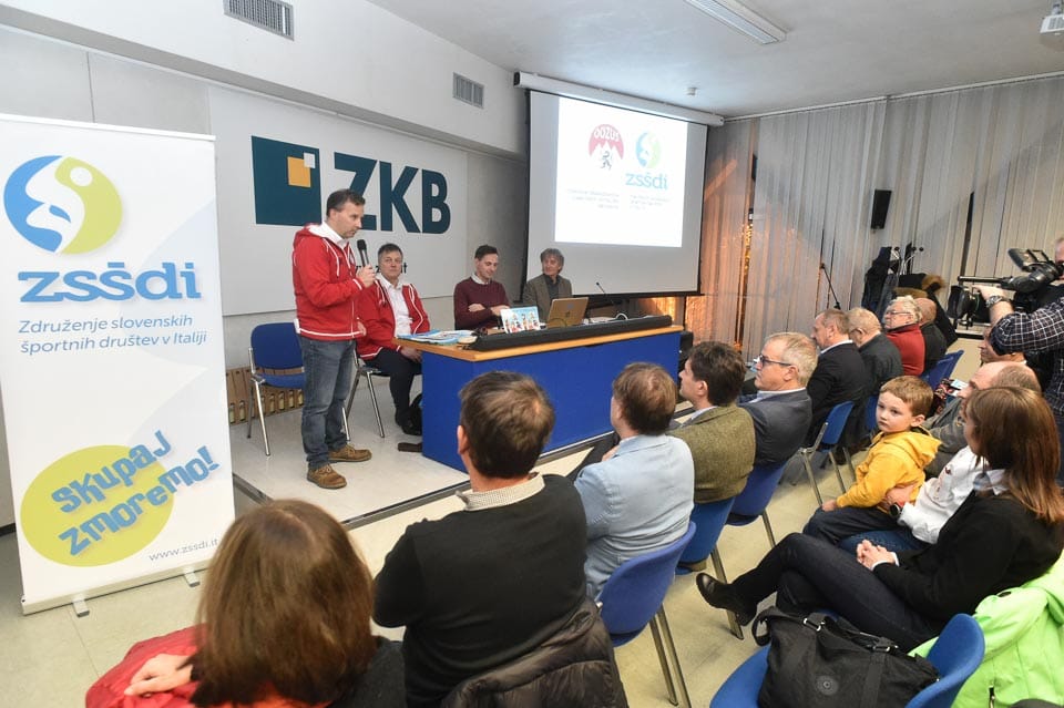 Opcine 04-12-2019 - Sport - dvorana ZKB: Osnovna organizacija zamejskih uciteljev smucanja in ZSSDI - Predstavitev  knjige : Moji otroci obiskujejo solo smucanja