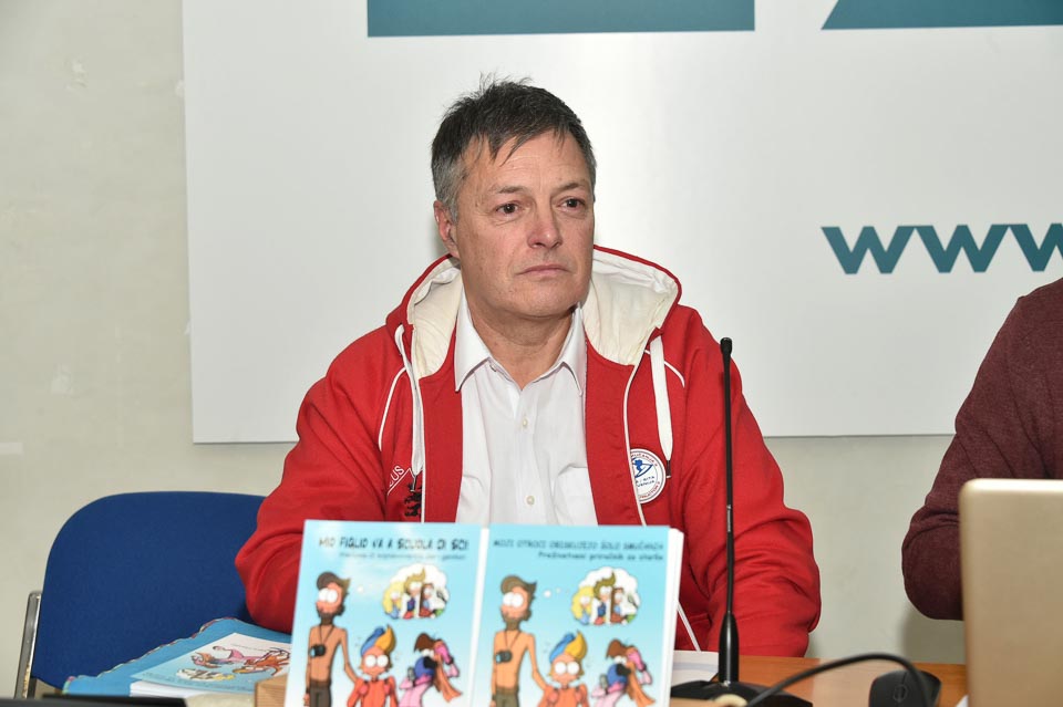 Opcine 04-12-2019 - Sport - dvorana ZKB: Osnovna organizacija zamejskih uciteljev smucanja in ZSSDI - Predstavitev knjige : Moji otroci obiskujejo solo smucanja