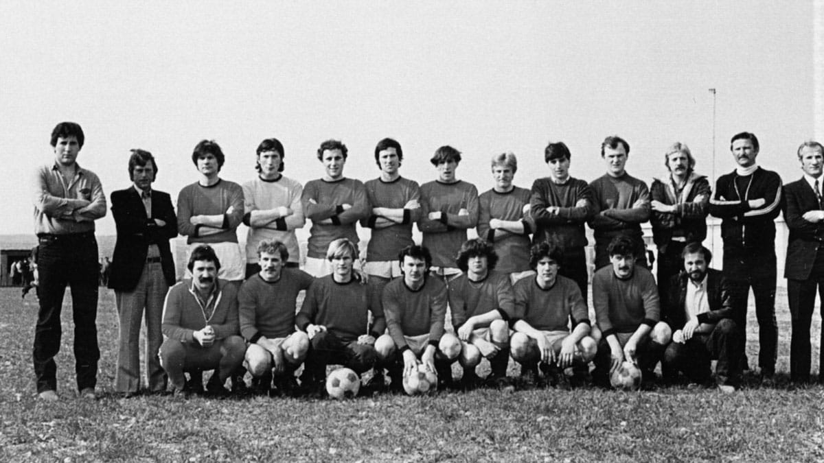 Postava Mladosti v sezoni 1979/80 (trener Marson je drugi z desne stoje).