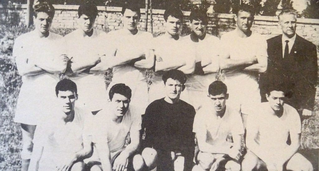 Vratar Gianni Marson (tretji z leve čepe)  v dresu Pro Gorizie v sezoni 1961-62