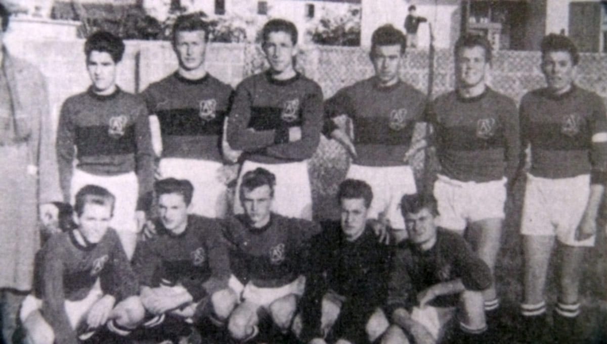 9 - Naši v Ronkah;  Aldo Cadež je tretji iz leve proti desni. Prav pod njim čepi Arnaldo Ferfoglia