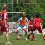 Prvoligašici Kaja Eržen in Dominika Čonč na obisku pri NK Kr