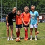 Prvoligašici Kaja Eržen in Dominika Čonč na obisku pri NK Kr