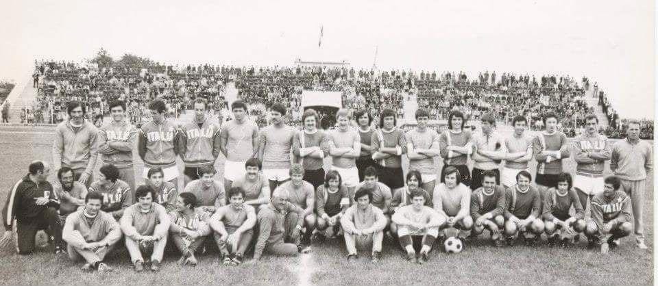 foto 7 Z italijansko vojaško reprezentanco
Jaz sem deveti v zgornji vrsti iz leve proti desni. Kot kaže fotografija, so bile na stadionu v Gradišči polne tribune.