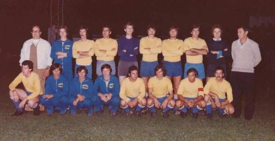 FOTO 10 Moštvo Torriane
S trenerjem Borghesom. Jaz sem sedmi v zgornji vrsti od leve proti desni.