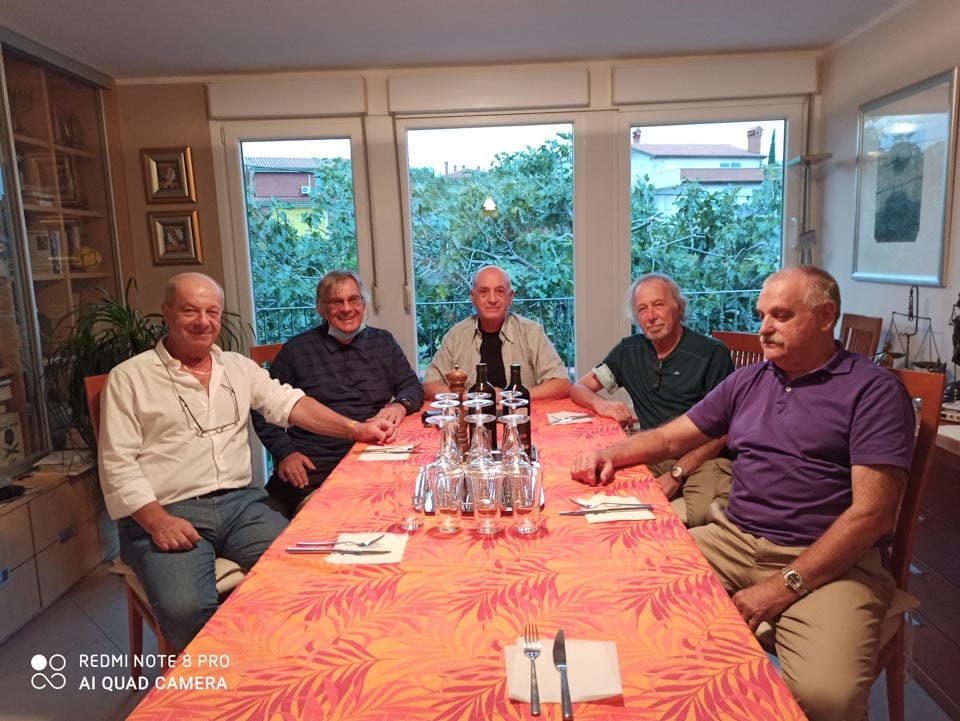 Foto 13: Po več kot 40 letih spet razprave okrog nogometa. 

Z leve: M.Mikuž, D.Frandolič, L.Pertič, N.Bidussi in A.Štrekelj