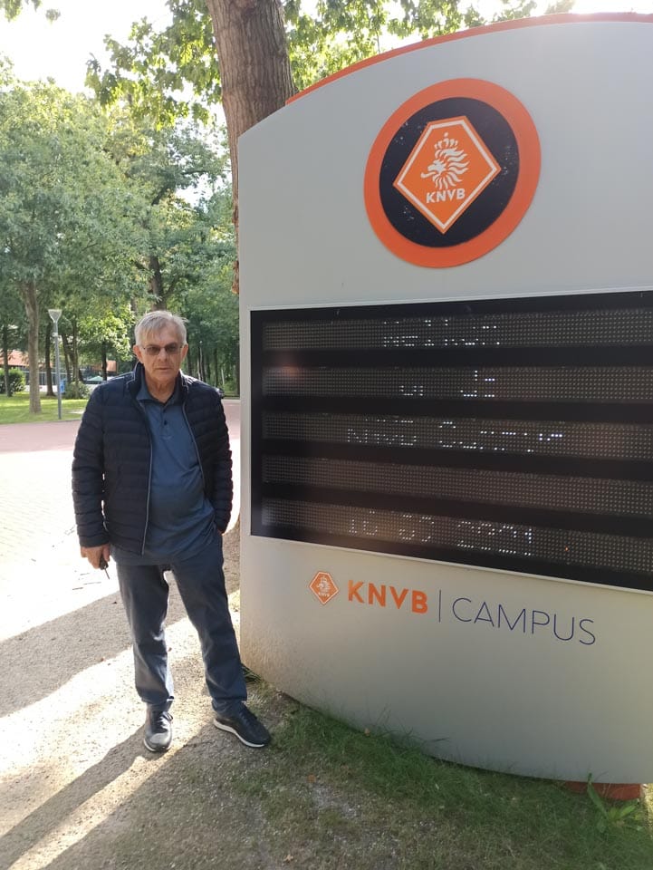 10. foto na sedežu KNVB v Zeistu. Tu sem se srečal z g. Janom Kasperjem, dolgoletnim vodjo tehnične stroke pri Kraljevi nizozemski nogometni zvezi.