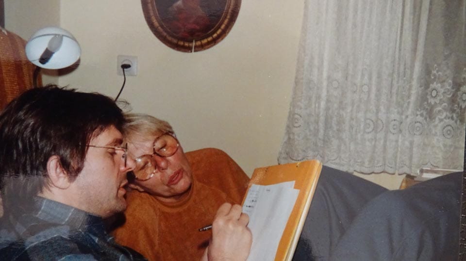 Foto 17 Med popravo nalog skupaj s taščo Majdo Zupančič