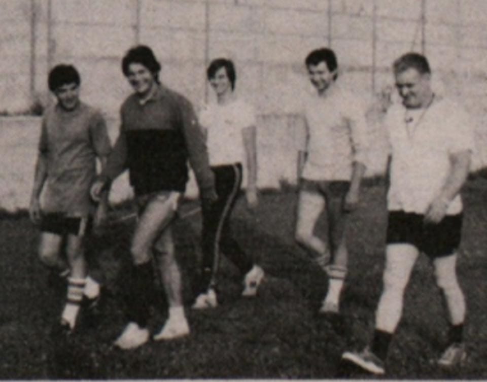 Foto 2 Obdobje priprav. Od leve: Franco Kosič, Dario Frandolič. Zadaj: Zanier Dario, Devetak David in Sergio Mattiussi.