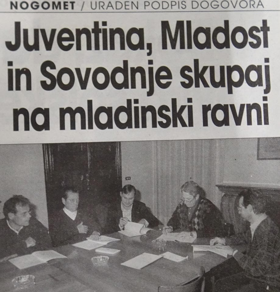Foto 4
Dogovor med predsedniki društev v ul. Malta: Dario Prinčič, Davorin Pelicon, Dario Zanier, Jure Kufersin v imenu ZSŠDI in Marko Lutman.