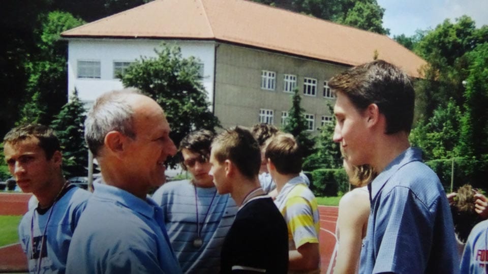 Foto 8
Srečanje športnikov obmejnih dežel: Miro Cerar nagrajuje Ivana Batističa.