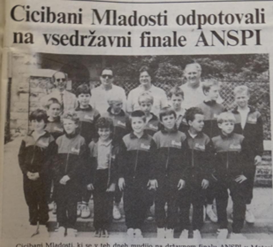 FOTO 13 Pred občinsko stavbo z županom Lavrenčičem pred odhodom v Matero