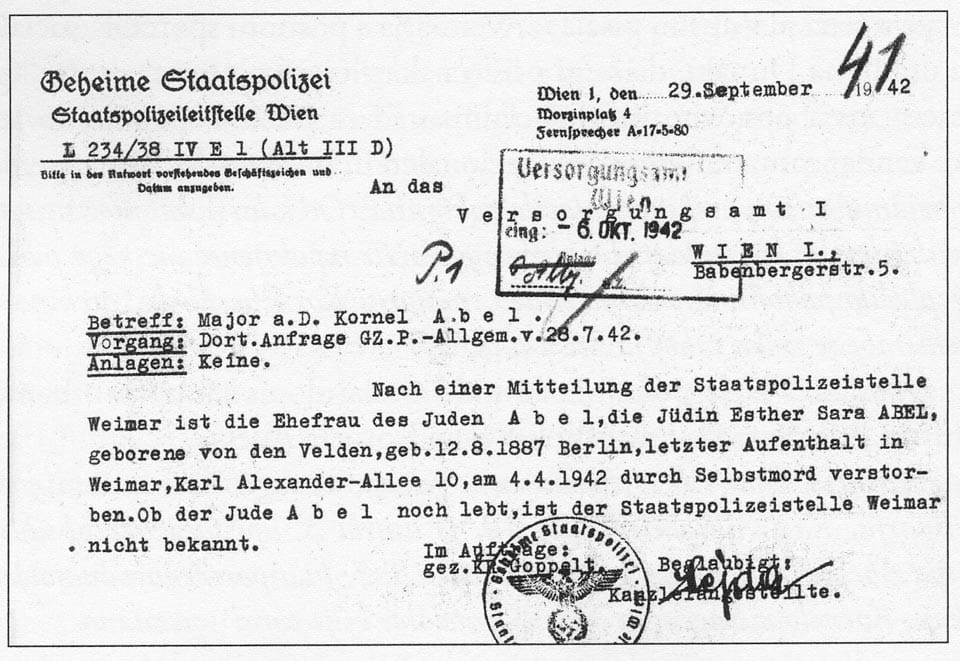 Foto 16
Mrtvaški list: Gestapo poroča o samomoru Abelove žene Ester von Velden 4.aprila 1942 v ul.Karl Alexander allee 10 v Weimarju.