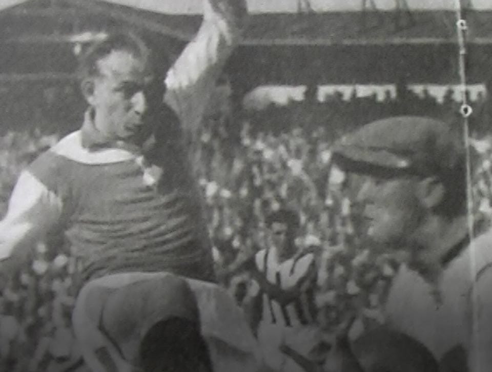 Foto 25
Sindelar v tekmovalnem žaru proti Juventusu.