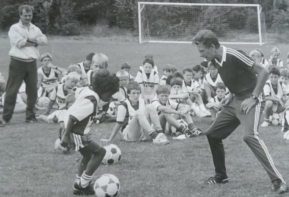 FOTO 1 Kamp med poletnimi demonstracijami. V ozadju Jan Jansen, dolgo let vodja mladinske šole prvoligaša Fortune Sittard.