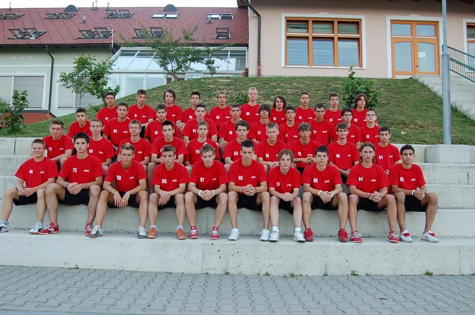 Foto 16
Reprezentanti in šiškarji na poletnih pripravah v Gorenju. Z reprezentanti sem vadil štiri leta.