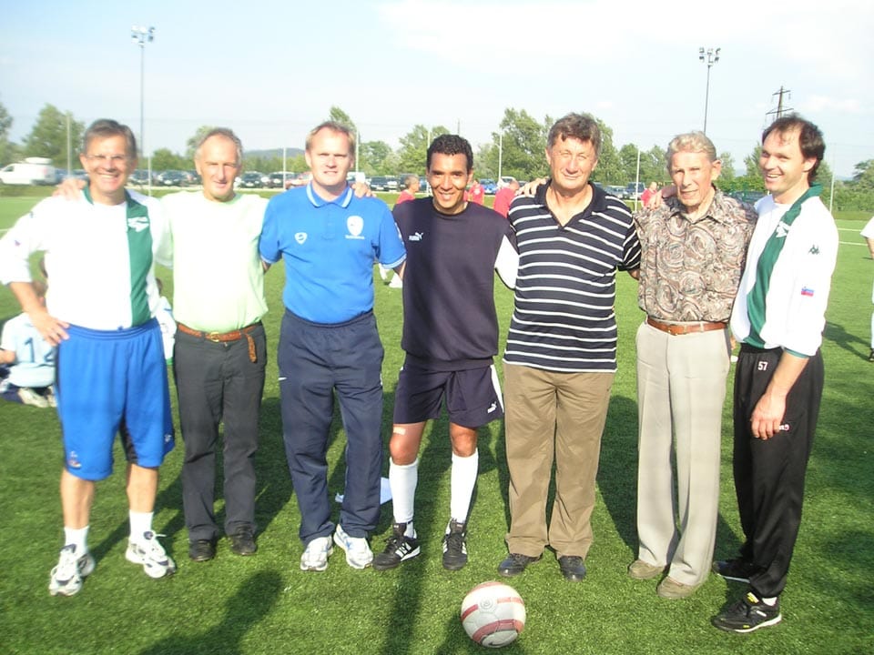 13.foto
Na Ježici v Ljubljani: Od leve: Dario Frandolič, Joep Haan, Damir Rob, trener ženske reprezentance, Ricardo Moniz, Jopip Vugrinec, predsednik trenerjev hrvaške nogometne zveze,Wiel Coerver in Branko Zupan, trener U-21.