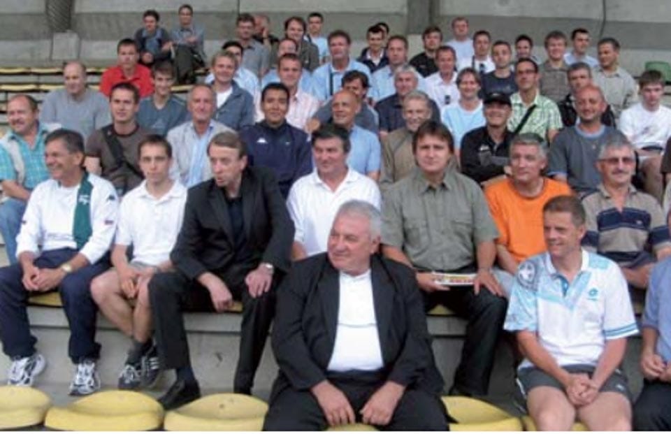 17.foto
Slovenski trenerji v Šiški po zaključenem predavanju.