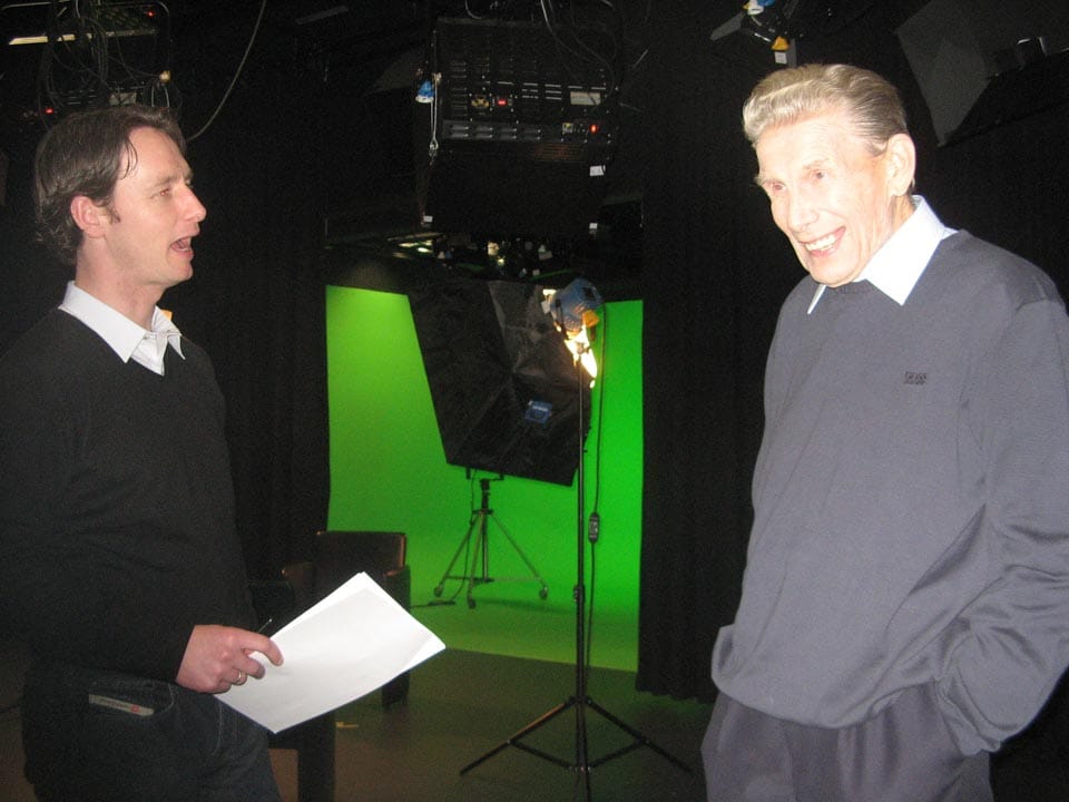 7.foto
Coerverjev televizijski intervju v Salzburgu. Avtor intervjuja je Percy van Lierop, vodja nogometne šole.