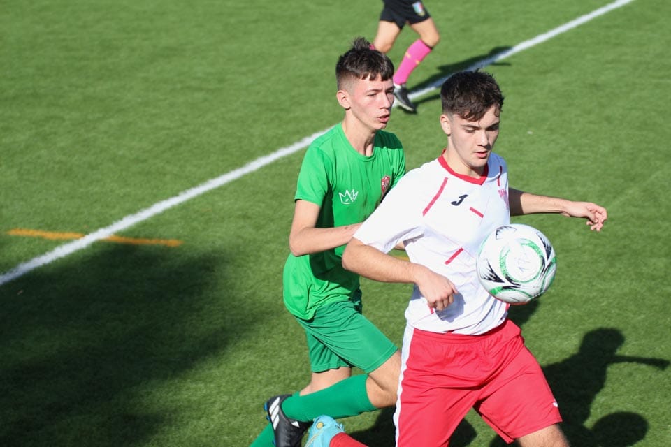 Nogomet u 17 : Primorje - Zarja Breg