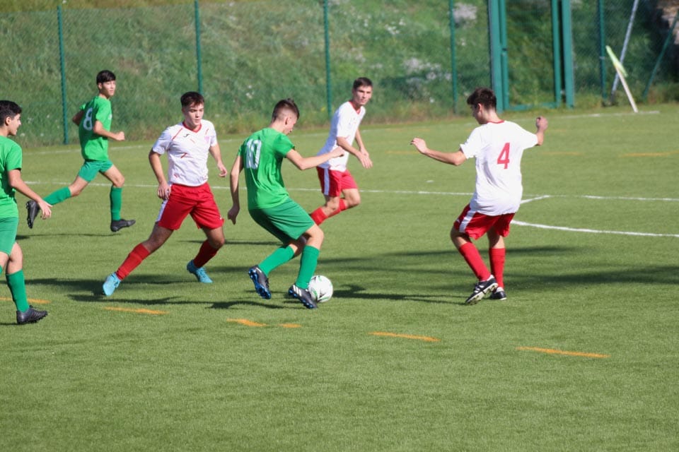 Nogomet u 17 : Primorje - Zarja Breg