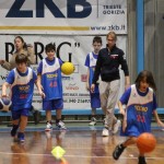 Božičnica KKBOR : Koši pod jelko