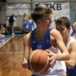 Božičnica KKBOR : Koši pod jelko