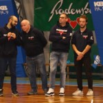 Božičnica KKBOR : Koši pod jelko