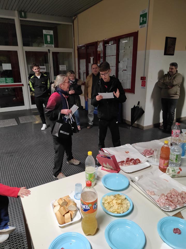 V raznih ligah Krasove ekipe spremenljivo; nagradili Mattea Pare