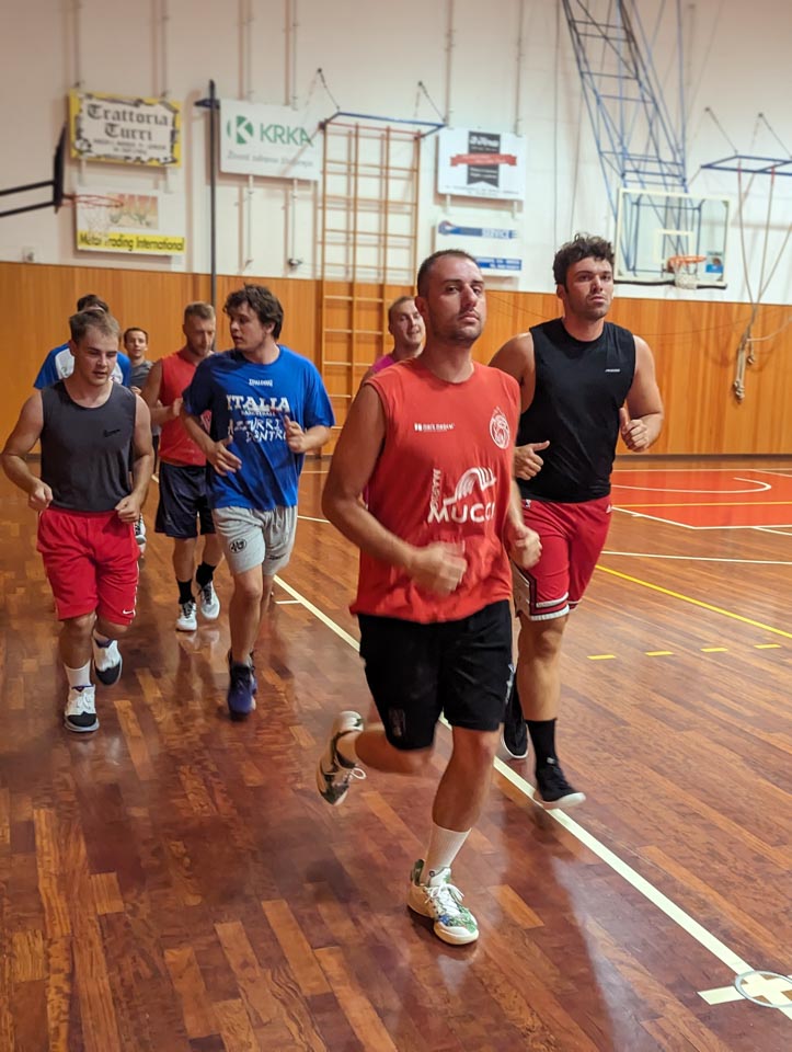 Dom s pomlajeno ekipo v novo sezono