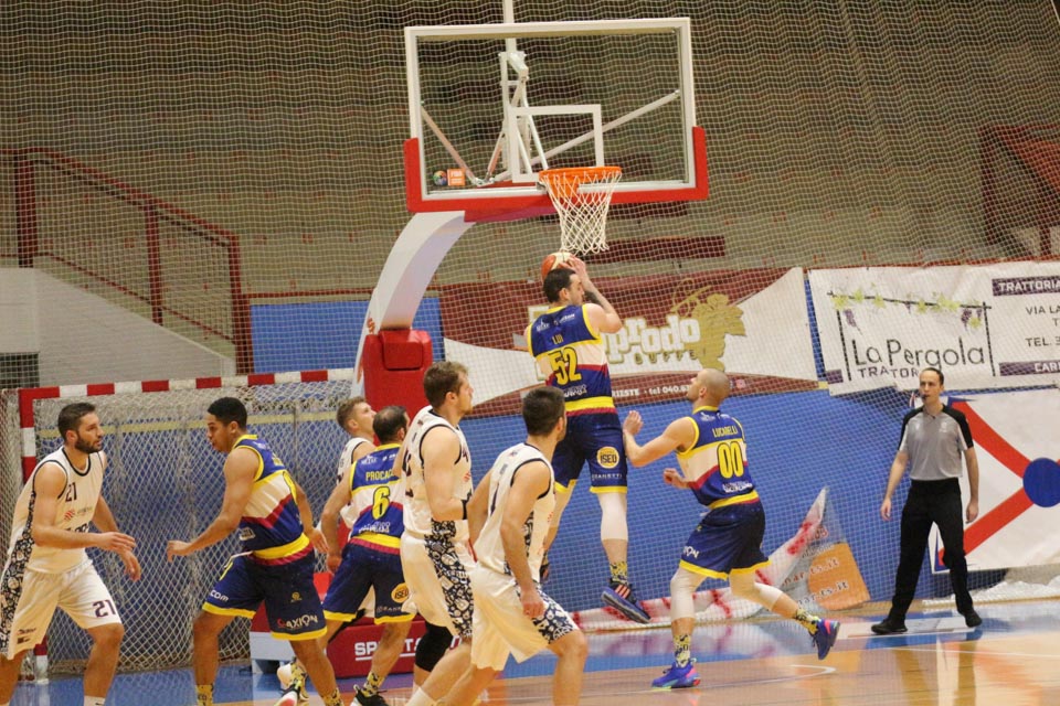 Košarka B liga : Jadran Gostol - Iseo