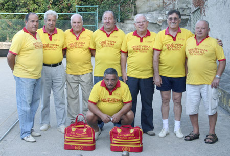 Danilo Žužič je prvi z desne stoje