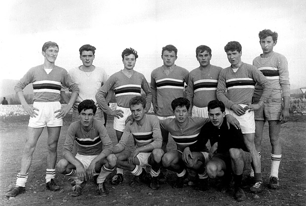 PROSEK, stoje od leve: Egon Puntar, Dario Husu, Mario Daneu, Danilo Žužič, Bruno Metelko, Silvano Frassinelli,
Marjan Čuk; čepe: Dino Segina, Boris Husu, Egon Bukavec, Ivo Regent