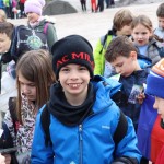 Minister Arčon  skupaj s 500 otroki s pripisom Foto Urad za Slo