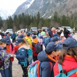 Minister Arčon  skupaj s 500 otroki s pripisom Foto Urad za Slo