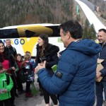 Minister Arčon  skupaj s 500 otroki s pripisom Foto Urad za Slo