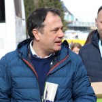 Minister Arčon  skupaj s 500 otroki s pripisom Foto Urad za Slo