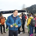 Minister Arčon  skupaj s 500 otroki s pripisom Foto Urad za Slo