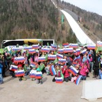 Minister Arčon  skupaj s 500 otroki s pripisom Foto Urad za Slo