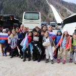 Minister Arčon  skupaj s 500 otroki s pripisom Foto Urad za Slo