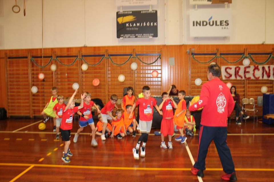 Gorica: veselo in živahno na Novoletni akademiji AŠZ Dom
